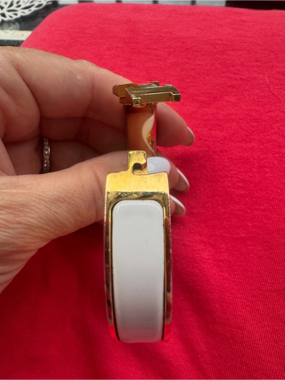 Authentic Hermès Clic H Enamel PM Bracelet in White and Yellow Gold with Receipt - Picture 8 of 14